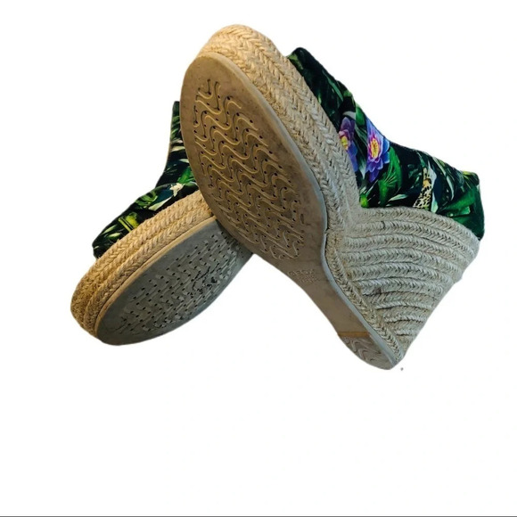 Geox heeled shoe 4 inch heel.  Size 6 women’s shoe - Picture 3 of 8